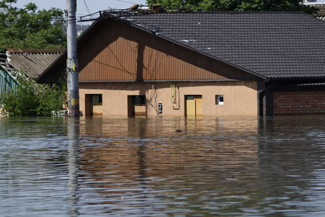 Військові врятували сім'ю з двома дітьми/Фото: Getty Images Військові врятували сім'ю з двома дітьми/Фото: Getty Images