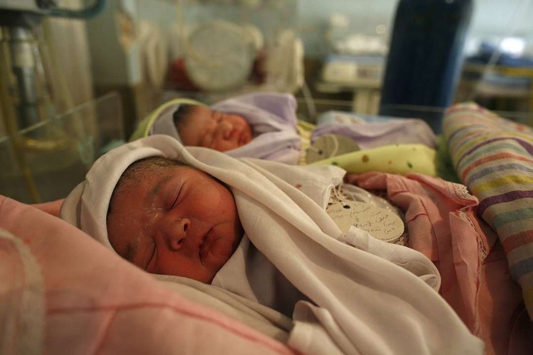 Семья 5 лет воспитывала чужого ребенка из-за подмены в роддоме/Фото: Getty Images Семья 5 лет воспитывала чужого ребенка из-за подмены в роддоме/Фото: Getty Images