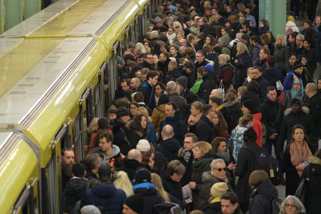 Киянка народила на станції метро