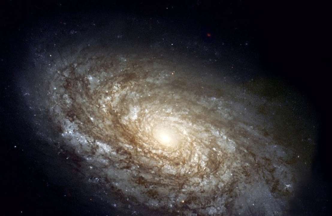 Впечатляющая иллюзия: телескоп NASA сфотографировал галактику в созвездии Большой Медведицы