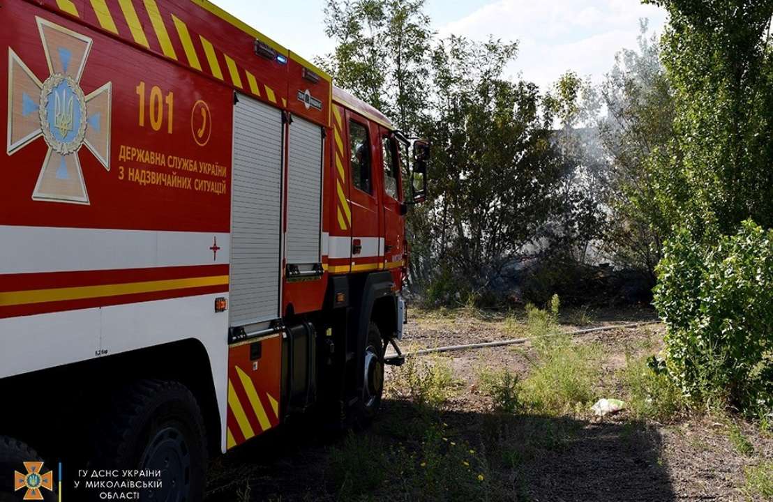 Пошкоджені житлові будинки, є загиблі та поранені: окупанти знову обстріляли Миколаїв
