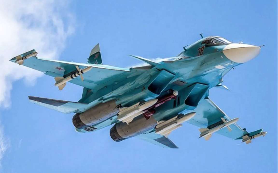 На російському аеродромі "Шагол" згорів Су-34/Фото: міноборони рф У ніч на 4 січня на російському аеродромі "Шагол" згорів Су-34 – ГУР