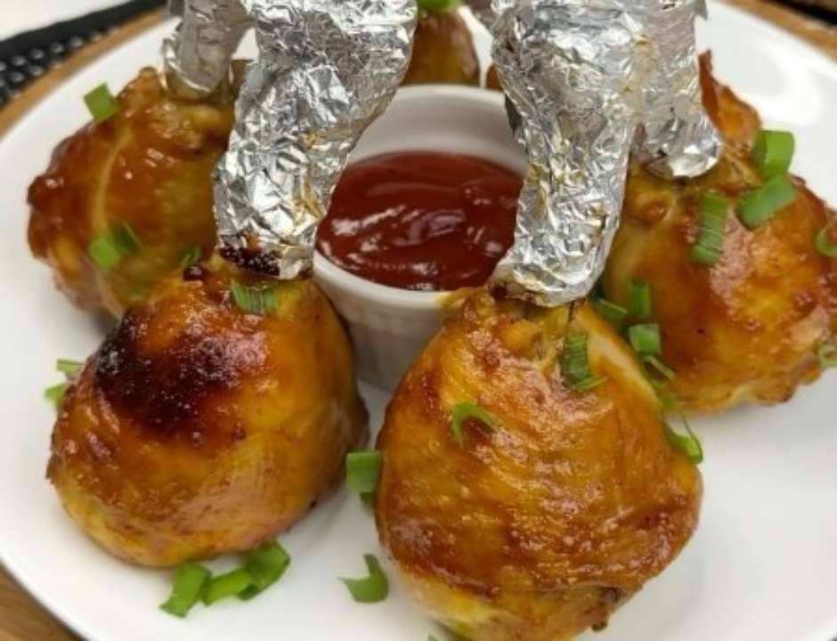 Неймовірно смачні курячі гомілки з соусом