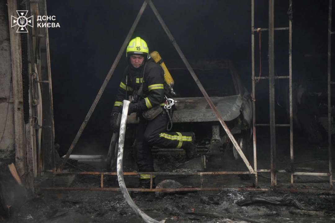 У морях 7 ворожих кораблів, серед яких 1 носій крилатих ракет "Калібр" загальним залпом до 8 ракет У морях 7 ворожих кораблів, серед яких 1 носій крилатих ракет "Калібр" загальним залпом до 8 ракет