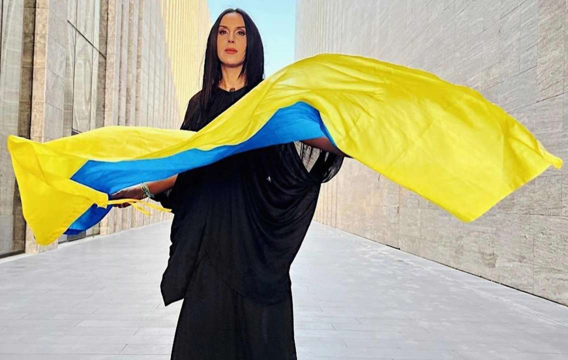 Джамала растрогала сеть редким фото со старшей сестрой