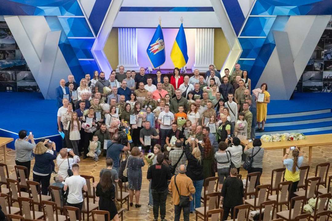 Участники боевых действий и семьи погибших героев в Киеве получили сертификаты на квартиры