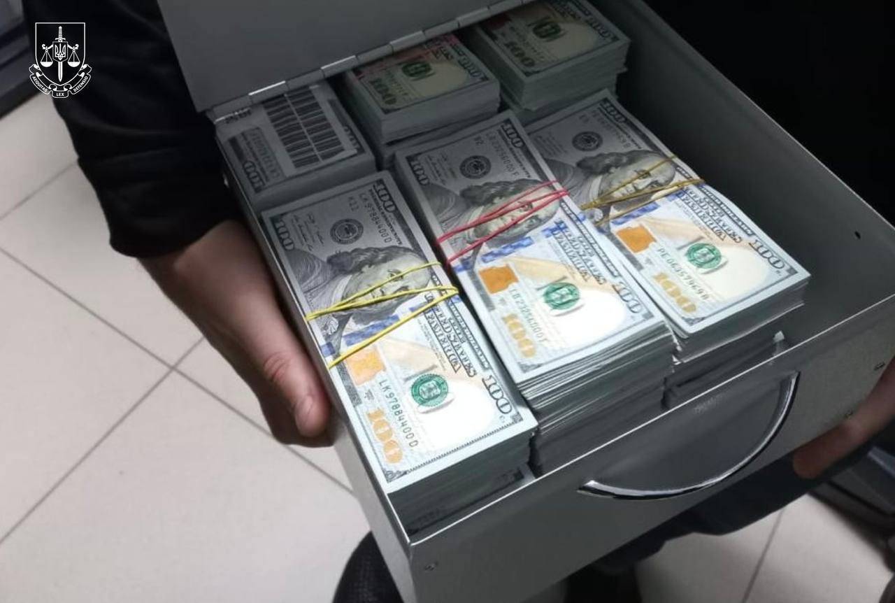 Руководительницу Хмельницкой МСЭК и ее сына уличили в незаконном обогащении/Фото: Офис генпрокурора Руководительницу Хмельницкой МСЭК и ее сына уличили в незаконном обогащении/Фото: Офис генпрокурора