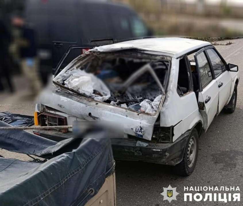 Фото: ТГ-канал Національна поліція України 🇺🇦 россияне ударили по гражданскому автомобилю в Херсонской области: есть жертвы