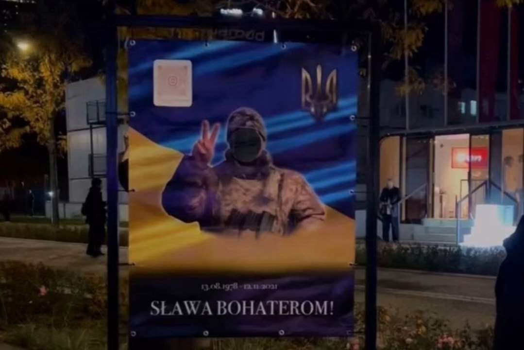 Дивна фотозона: у Польщі створили стенди з вирізаними обличчями українських військових