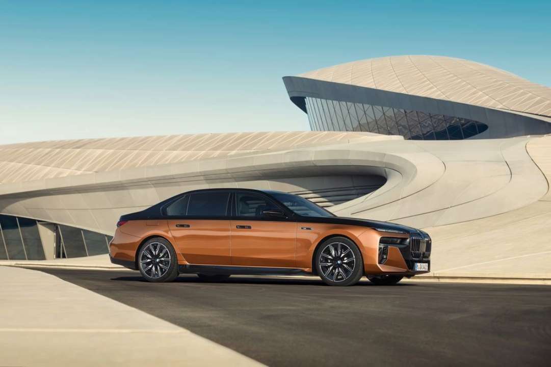BMW І7 М70