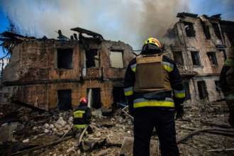 Нині тут все у склі. А ще – уламках ворожого залізяччя Нині тут все у склі. А ще – уламках ворожого залізяччя