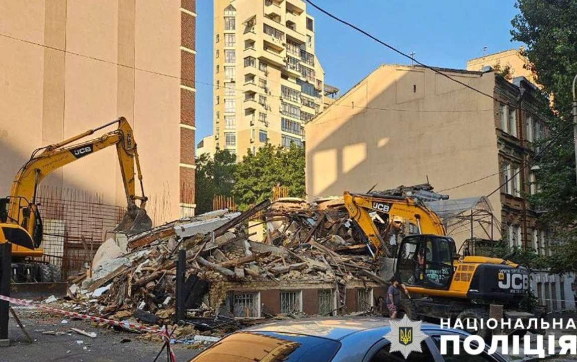 КГГА не давала разрешение на строительство на месте снесенной усадьбы Зеленских. Фото: Нацполиция усадьба зеленских