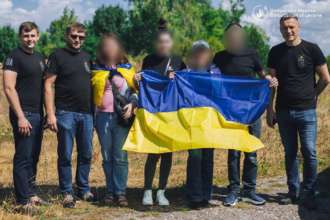 С Луганщины удалось вернуть трех человек/Фото: dmytro_lubinetzs Украине удалось вернуть из оккупированной Луганщины еще трех человек