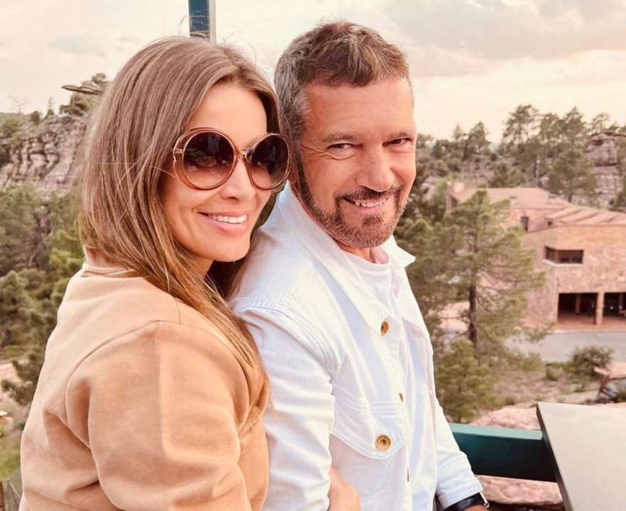 Антоніо Бандерас відпочиває на пляжі з молодою Ніколь Кімпел/Фото: instagram/nickykim2807 Антоніо Бандерас показав відпочинок на пляжі з молодою коханкою
