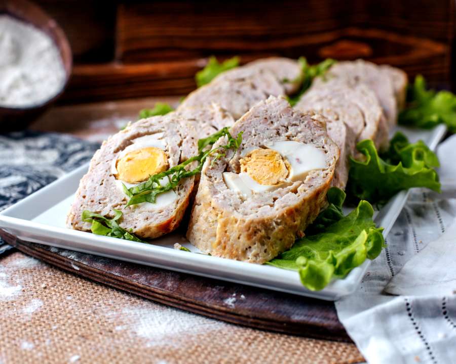 Изысканный сокровище в мясном объятии: рулет со шпинатом и сыром