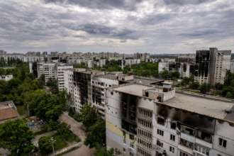 Окупанти обстріляли Харків та область/Фото: Getty Images Будинки у Харкові