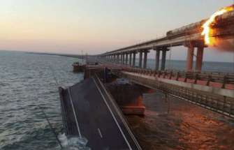 В оккупированном Крыму горит мост/Фото: соцсети В оккупированном Крыму горит мост