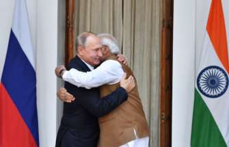 Премьер-министр Индии Нарендhа Моди и путин / Фото: Reuters Россия договаривается с Индией о поставке запчастей для самолетов и поездов