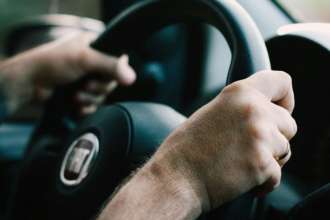 Фото з pexels.com Польські митники не пропускають через кордон авто для ЗСУ: причина в новому розпорядженні