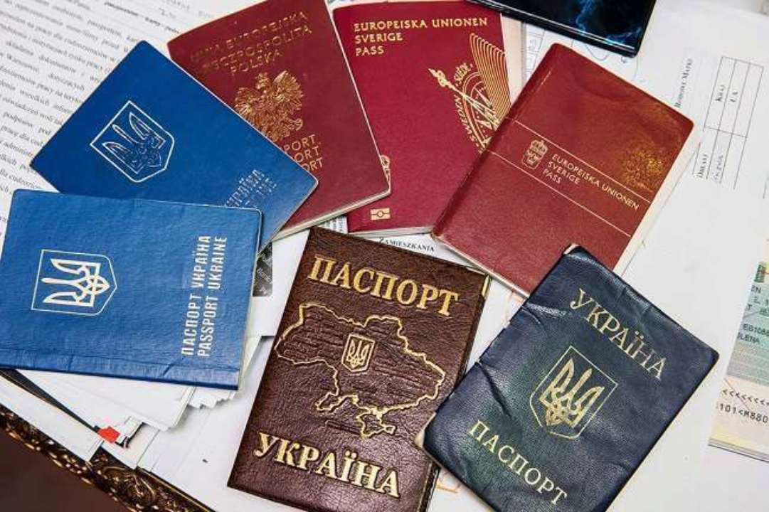 Українцям можуть дозволити мати два паспорти Українцям можуть дозволити мати два паспорти