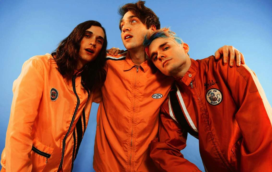 Рок-группа сменила название песни из-за тату фанатки/Фото: Twitter/Автор: waterparks Рок