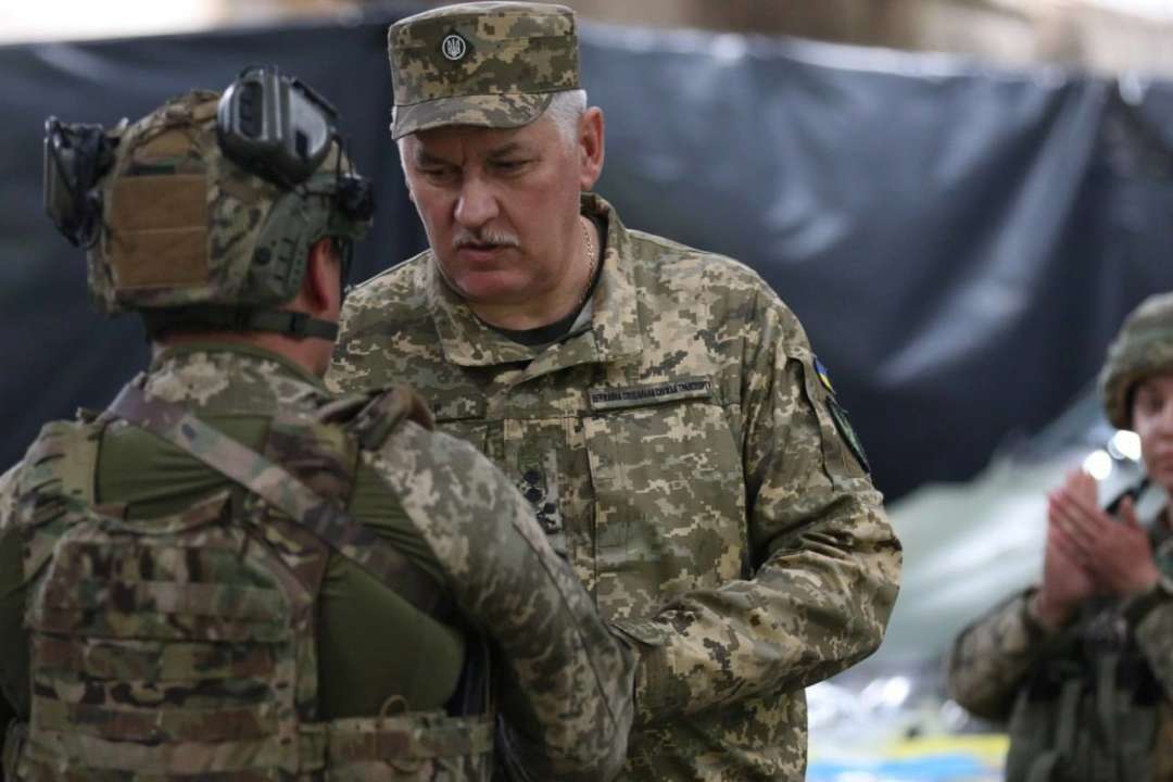 После того, как штурмовые группы выбивают врага с позиций, другие группы бойцов должны закрепиться на этих позициях. россияне постоянно пытаются вернуть себе утраченное После того, как штурмовые группы выбивают врага с позиций, другие группы бойцов должны закрепиться на этих позициях. россияне постоянно пытаются вернуть себе утраченное