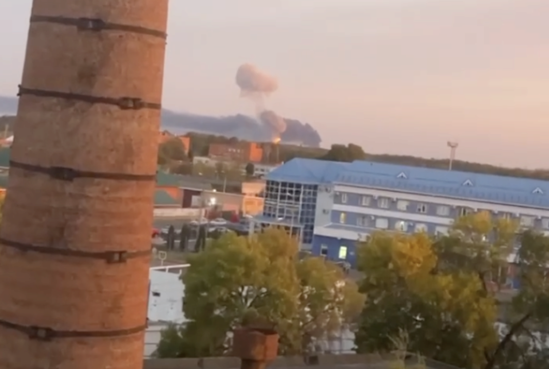 Уникальные кадры свежих успешных операций ГУР обнародовало кадры пуска БпЛА "Бобер" и последствия атаки на аэродром Ханская