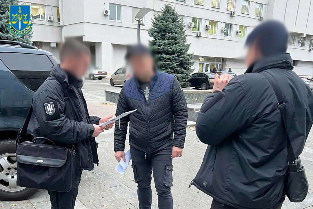 В Днепропетровской области ГБР разоблачило командира воинской части, который заставлял подчиненных строить дома для тещи и матери/Фото: Офис генпрокурора В Днепропетровской области ГБР разоблачило командира воинской части, который заставлял подчиненных строить дома для тещи и матери/Фото: Офис генпрокурора