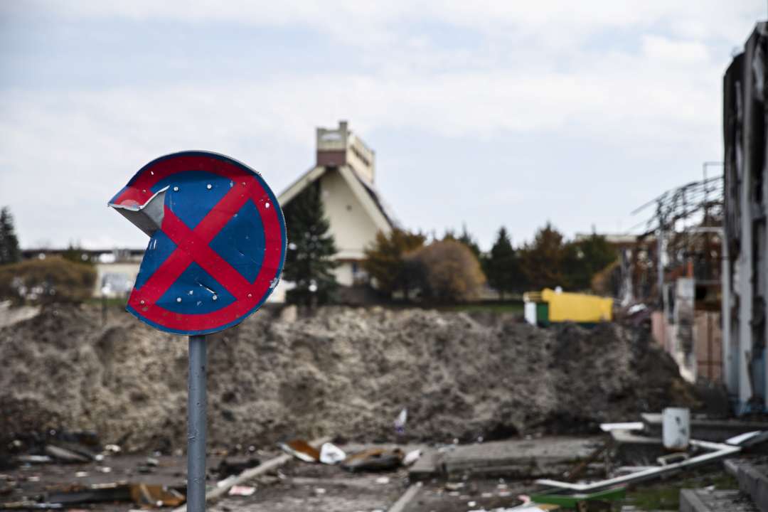 У ФРН розповіли, скільки триватиме війна в Україні / Фото: Freepik Дорожній знак