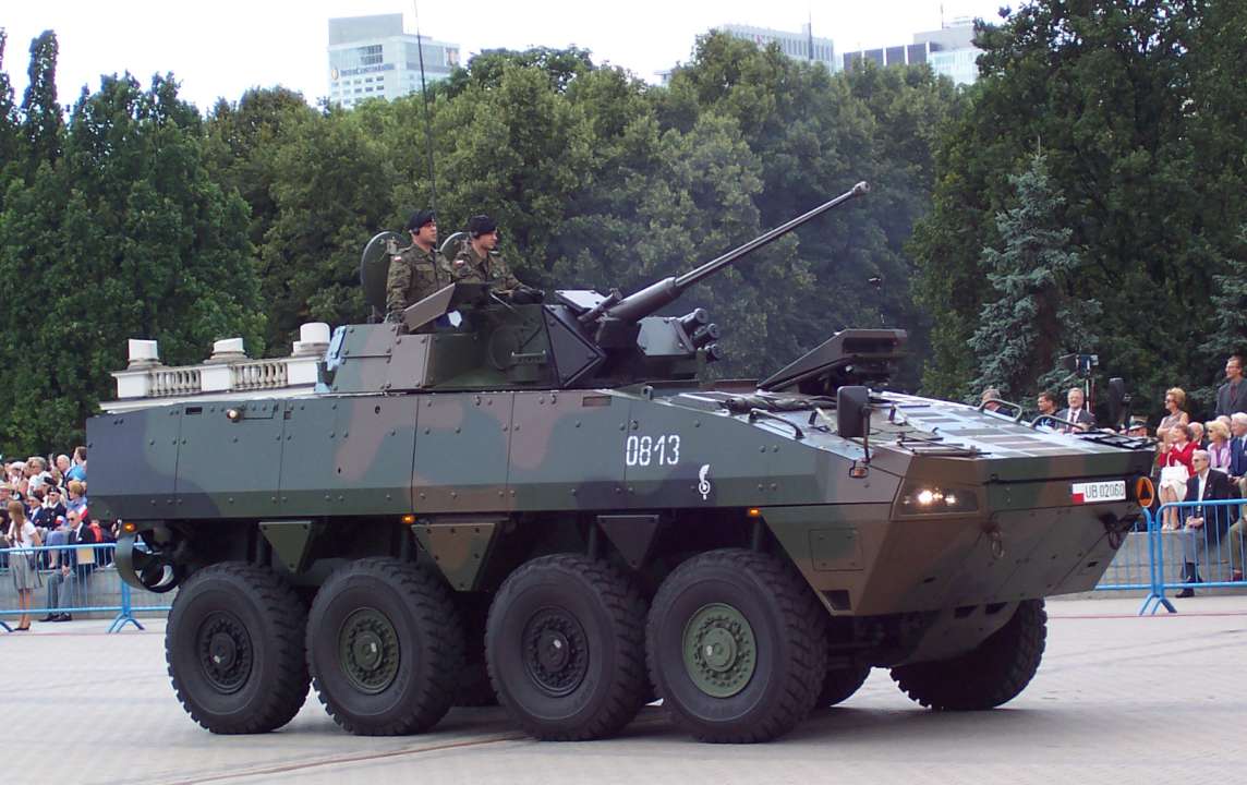 Украина и Польша договорились о поставках бронеавтомобилей для ВСУ. Фото: Wikipedia бронемашина Rosomak