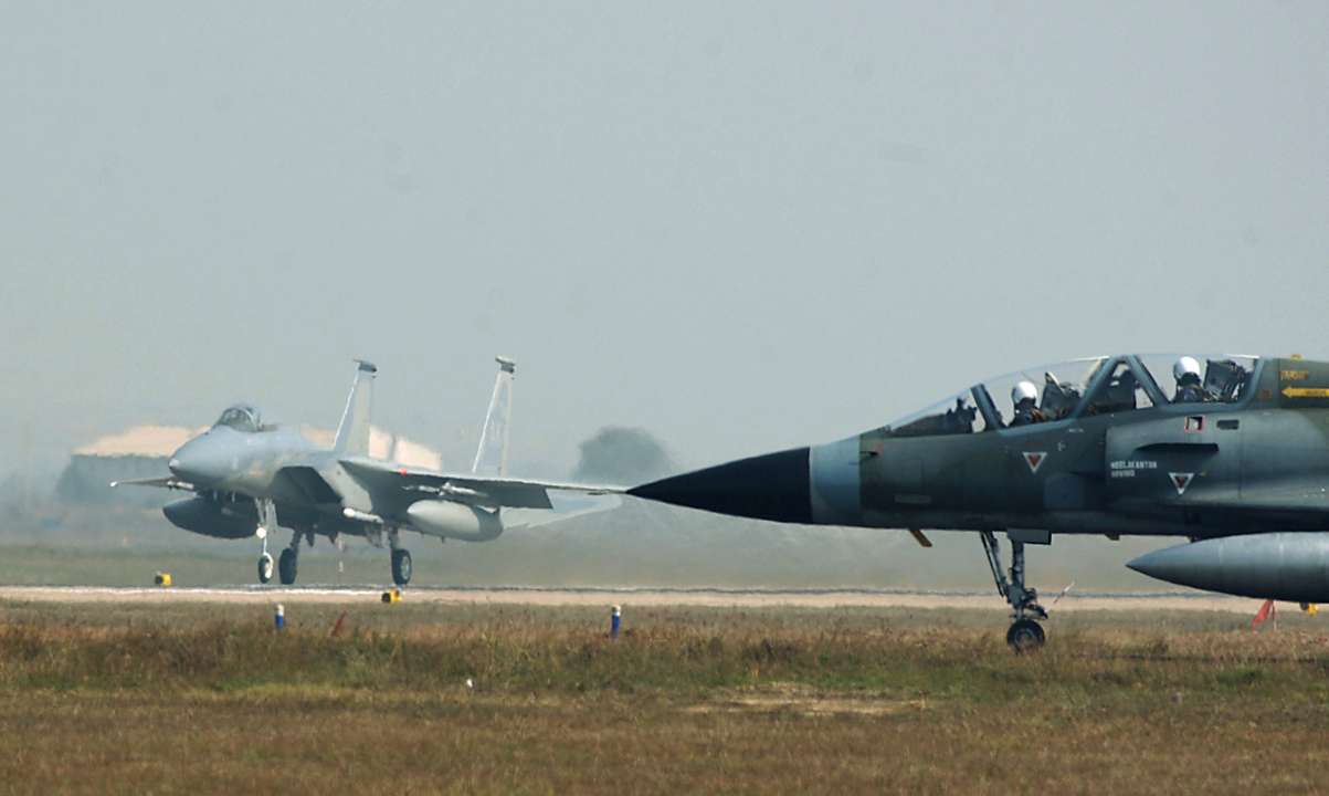 Франція передасть Україні три Mirage 2000-5/Фото: gettyimages Франція передасть Україні три Mirage 2000-5 на початку 2025 року — ЗМІ
