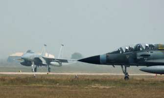 Франція передасть Україні три Mirage 2000-5/Фото: gettyimages Франція передасть Україні три Mirage 2000-5 на початку 2025 року — ЗМІ