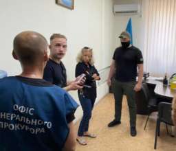 СБУ затримала у Харкові чиновників міграційної служби/Фото: СБУ, Офіс генпрокурора СБУ затримала у Харкові чиновників міграційної служби/Фото: СБУ, Офіс генпрокурора