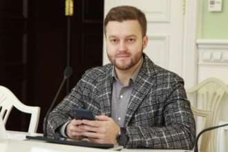ГБР сегодня проводило обыски в Киевской городской государственной администрации Обыски все же были: ГБР изъяло у заместителя главы КГГА телефоны, компьютер, личные средства