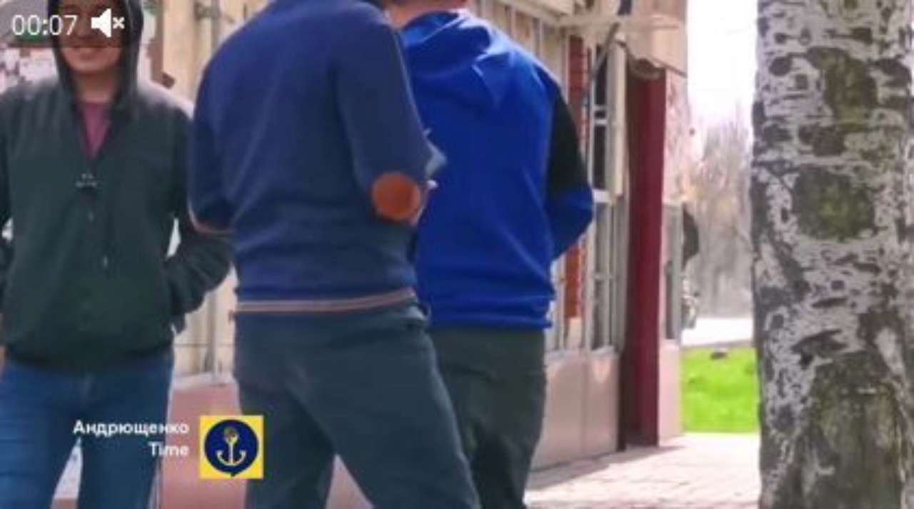 Коли місцеві пропонують разом подзвонити власникам, “мальІе народьІ” вмикають режим “моя твоя не понімай”