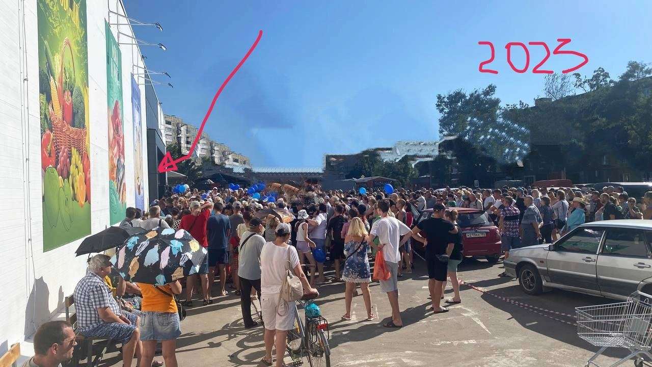Андрющенко різко висловився щодо жителів Маріуполя, які прийшли по гуманітарку / Фото: t.me/andriyshTime Андрющенко різко висловився щодо жителів Маріуполя, які прийшли по гуманітарку / Фото: t.me/andriyshTime