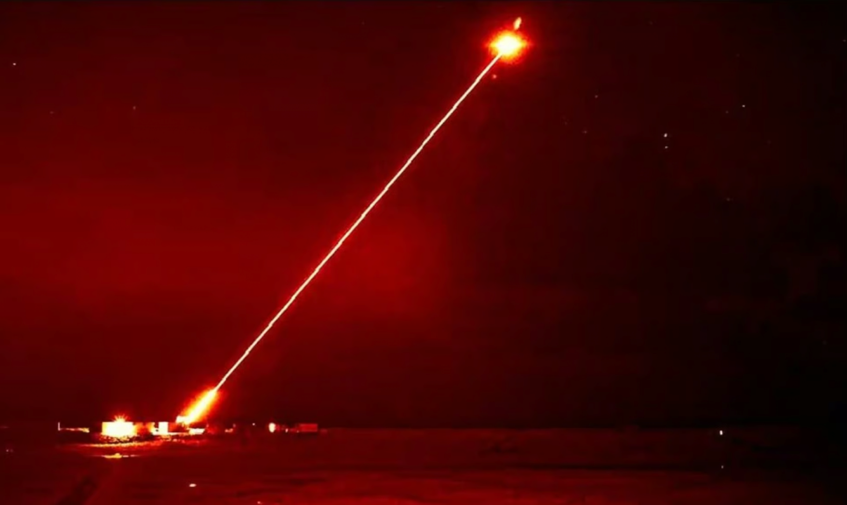 Розсекречено відео, яке демонструє лазерну зброю DragonFire у дії