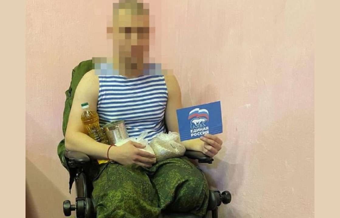 В россии оккупанта без ноги наградили гречкой/Фото: facebook.com/yashin.ilya В россии оккупанта без ноги наградили гречкой