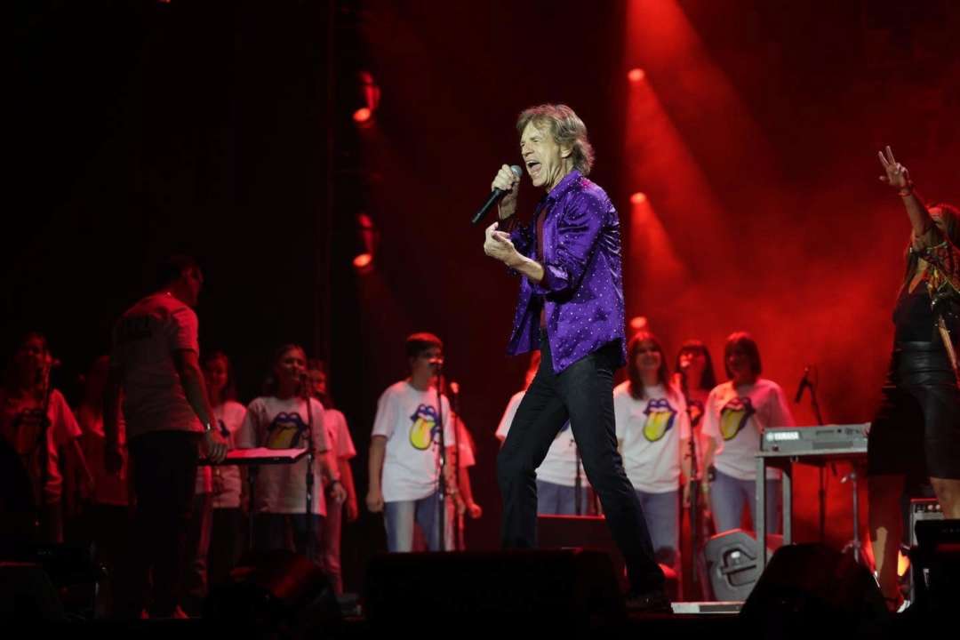 Группа The Rolling Stones спела с украинским хором. Видео
