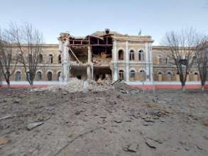 Рашисти атакували Миколаїв ракетами С-300 / Фото: Кирило Тимошенко Вночі ворог здійснив ракетний удар по приватному сектору та освітнім закладам Миколаєва, є жертва