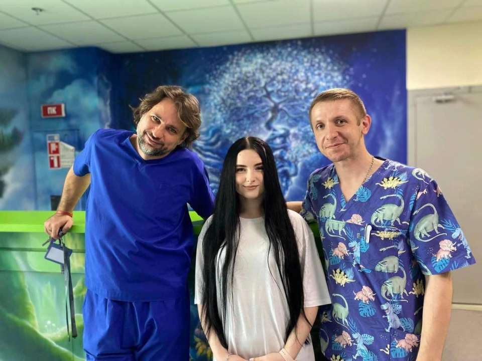 В Охматдиті провели унікальну операцію: пацієнтка залишалася у свідомості / Фото: t.me/mozofficial В Охматдиті провели унікальну операцію: пацієнтка залишалася у свідомості / Фото: t.me/mozofficial