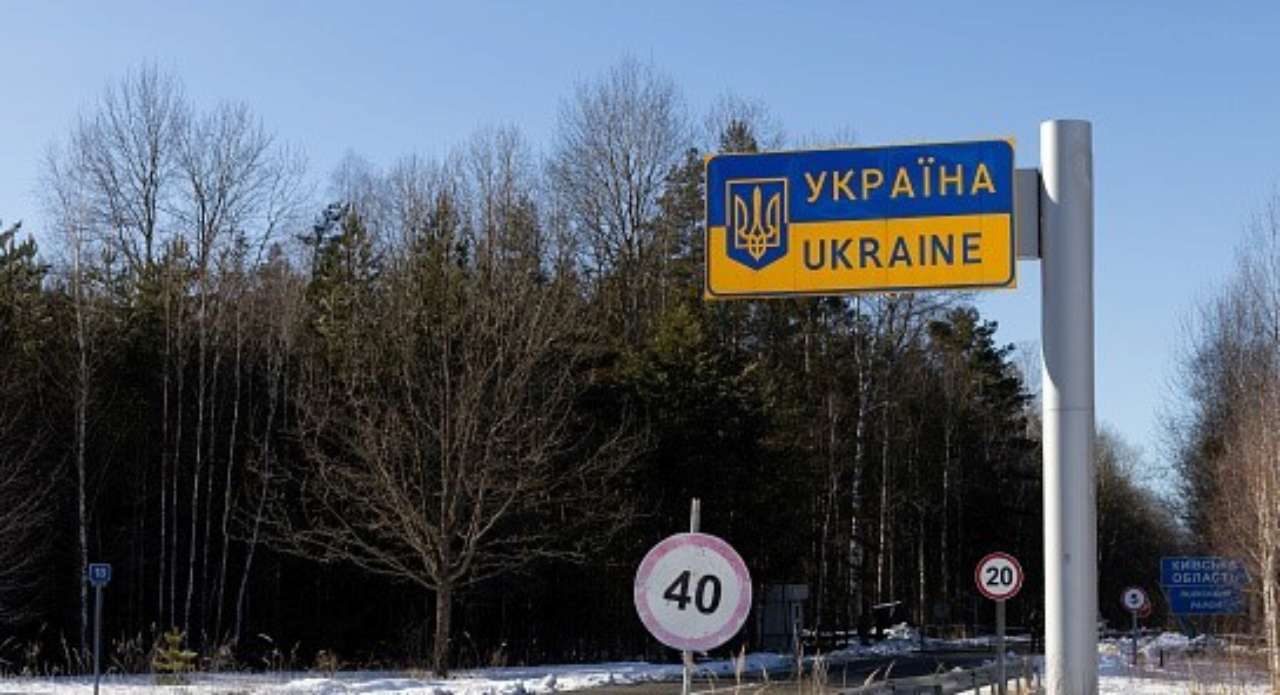Возобновлена работа гуманитарного коридора Колотиловка - Покровка/Фото: Chris McGrath/Getty Images На границе Белгородской и Сумской областей открыли пункт пропуска