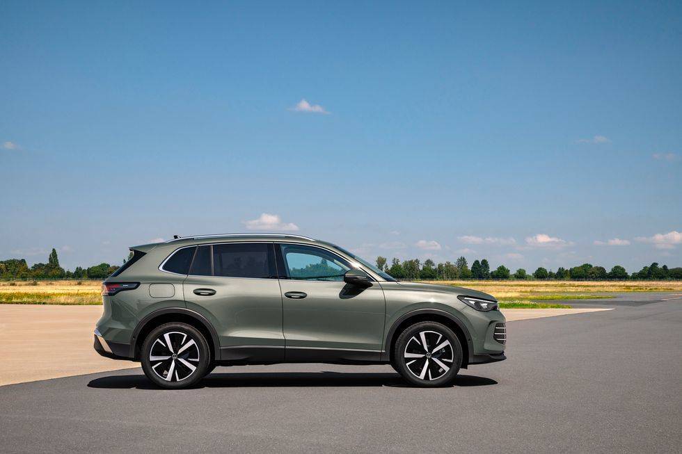 Фото: Volkswagen Volkswagen представила новое поколение популярного кроссовера Tiguan. Фото