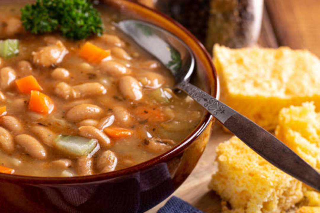 Фото с pexels.com Узнайте глубину вкуса: грузинский фасолевый суп, от которого у вас ускорится дыхание