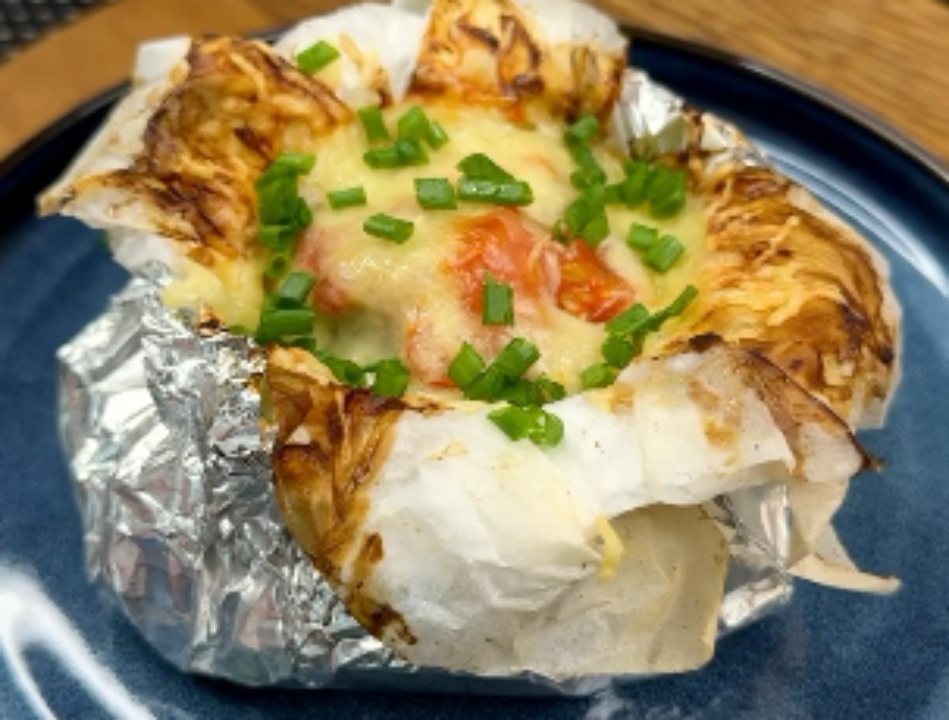 Мясо с картофелем и овощами в горшочках из фольги