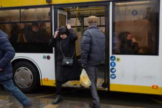 Громадський транспорт у Києві не працюватиме під час тривоги/Фото: Getty Images Громадський транспорт у Києві не працюватиме під час тривоги/Фото: Getty Images