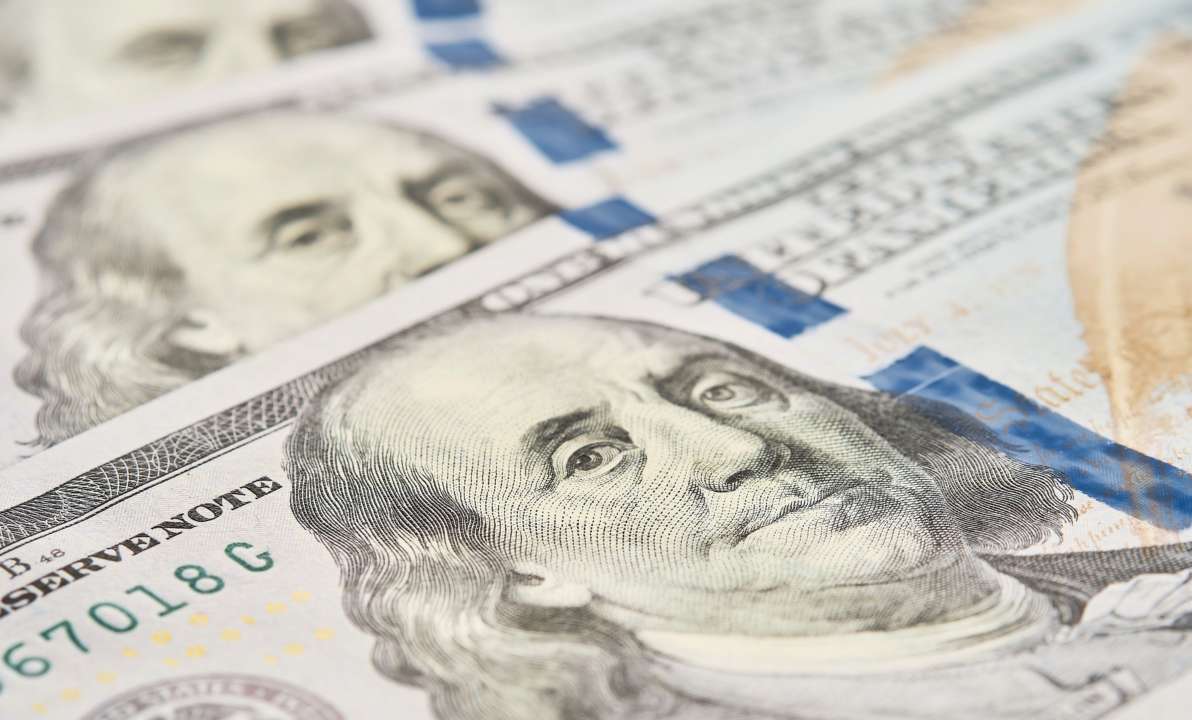 Курс валют на 17 ноября 2022: доллар не изменился, евро продолжает расти