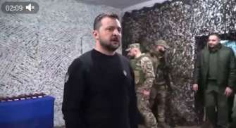 Зеленский посетил передовые позиции наших военных в Запорожской области и вручил им награды Зеленский посетил передовые позиции наших военных в Запорожской области и вручил им награды