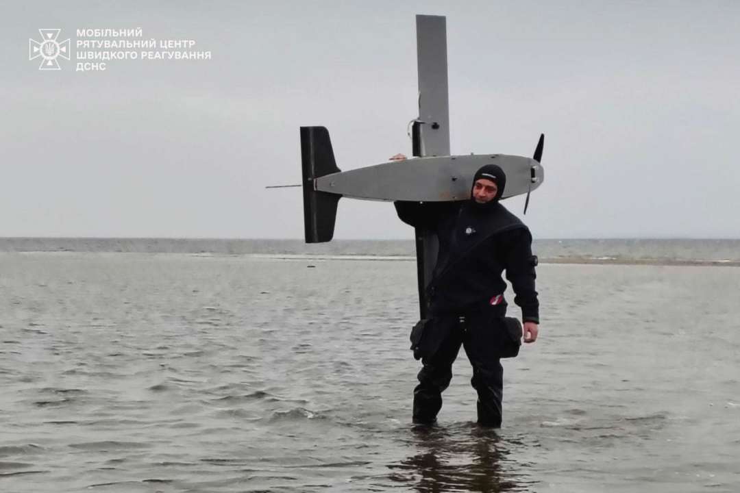 Из Киевского водохранилища водолазы вытащили российский беспилотник/Фото: ГСЧС Из Киевского водохранилища водолазы вытащили российский беспилотник/Фото: ГСЧС