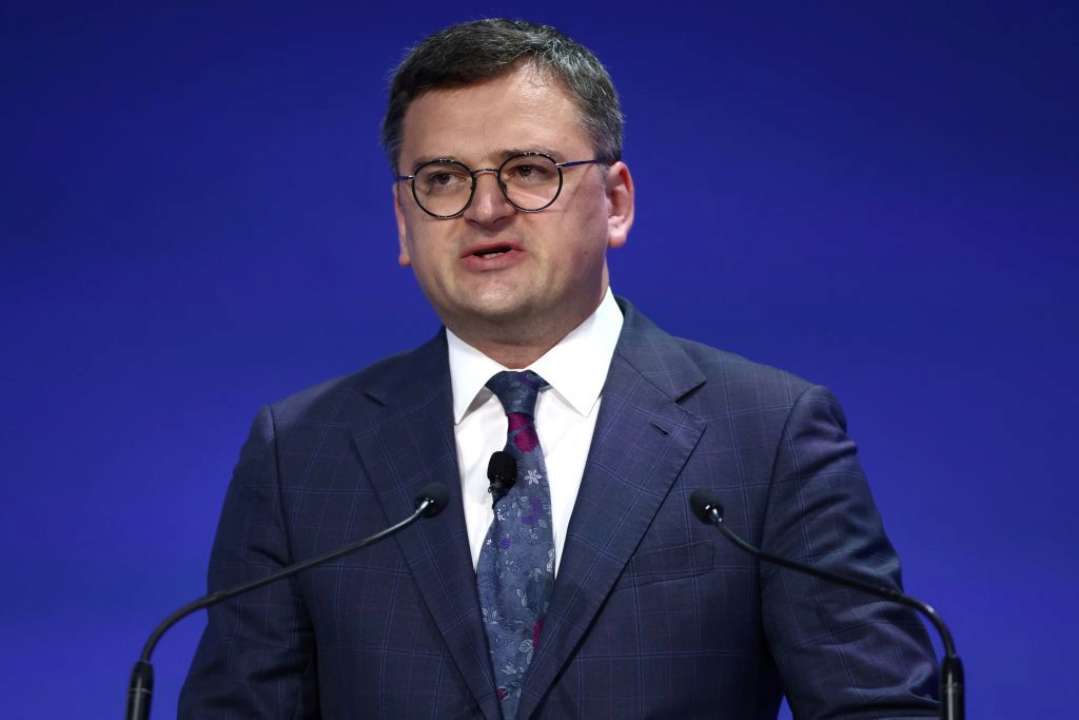 За заморожені активи рф можна фізично побудувати нову Україну і купити багато зброї — Кулеба/Фото: Getty Images